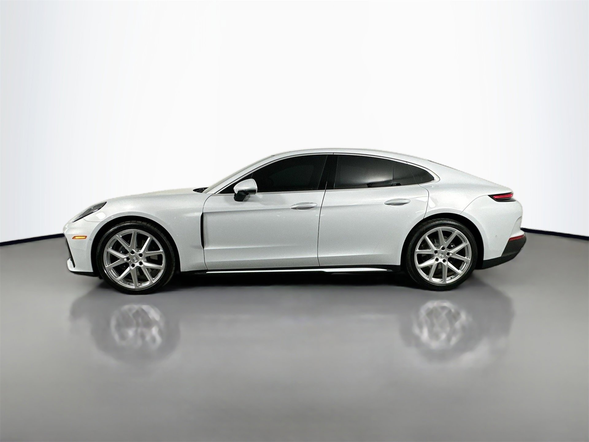 Certified 2025 Porsche Panamera image 2