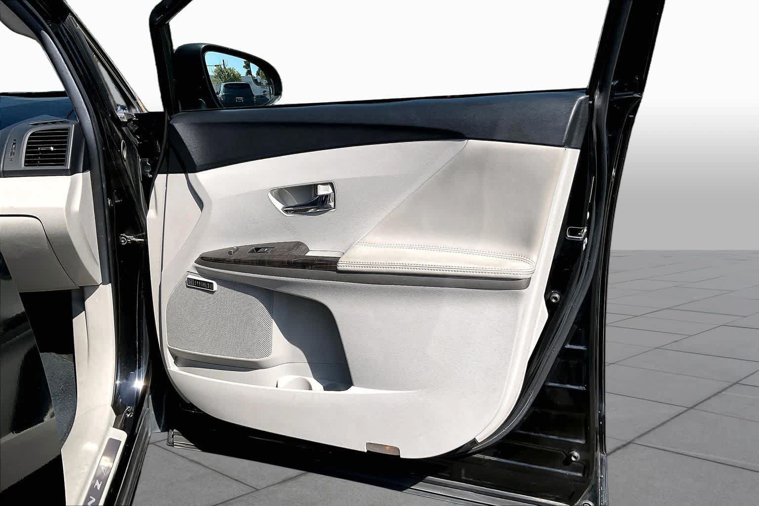 Used 2013 Toyota Venza Limited w/ Tow Prep Pkg FWD image 22
