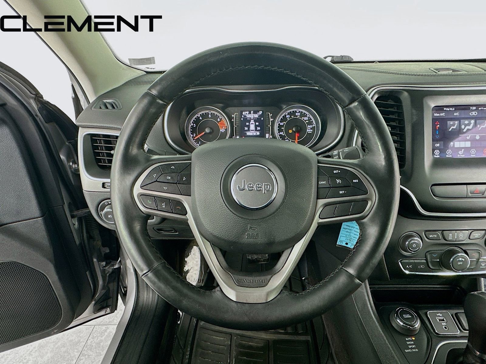 Used 2019 Jeep Cherokee Latitude w/ Cold Weather Group image 14