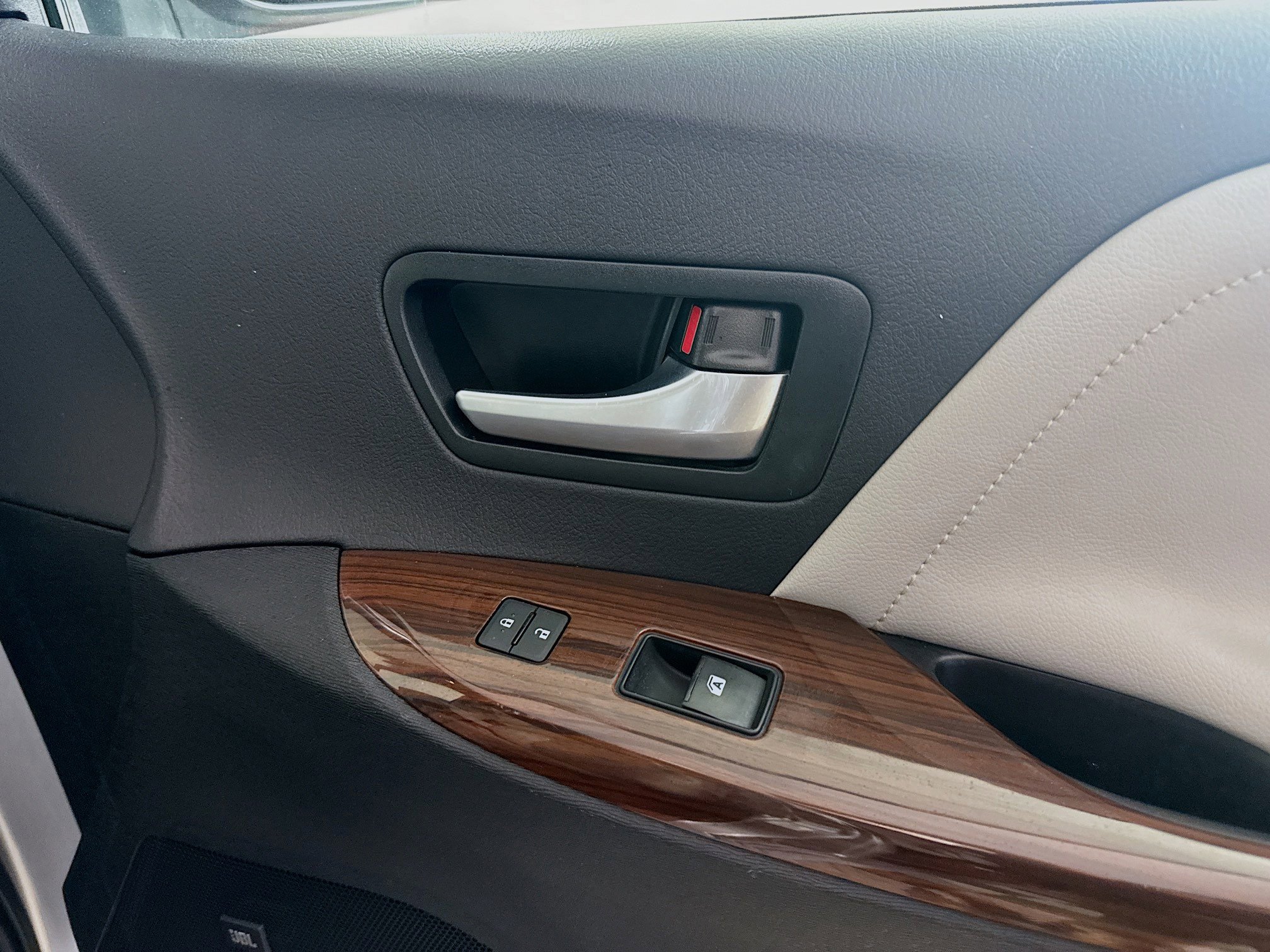 Used 2017 Toyota Sienna Limited Premium image 29