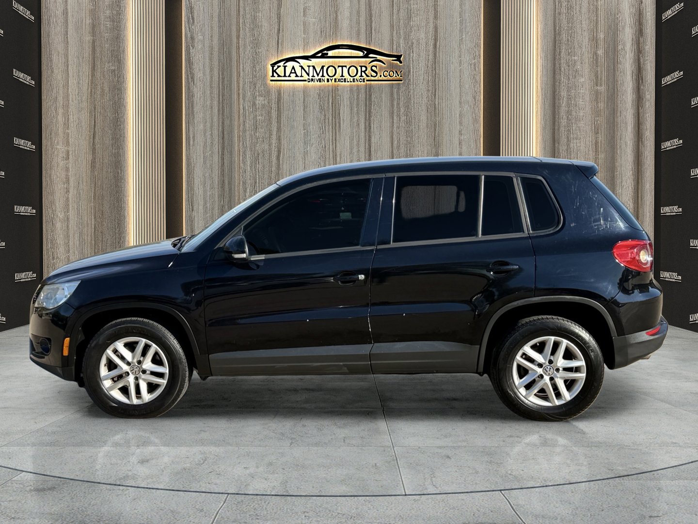 Used 2011 Volkswagen Tiguan S image 4