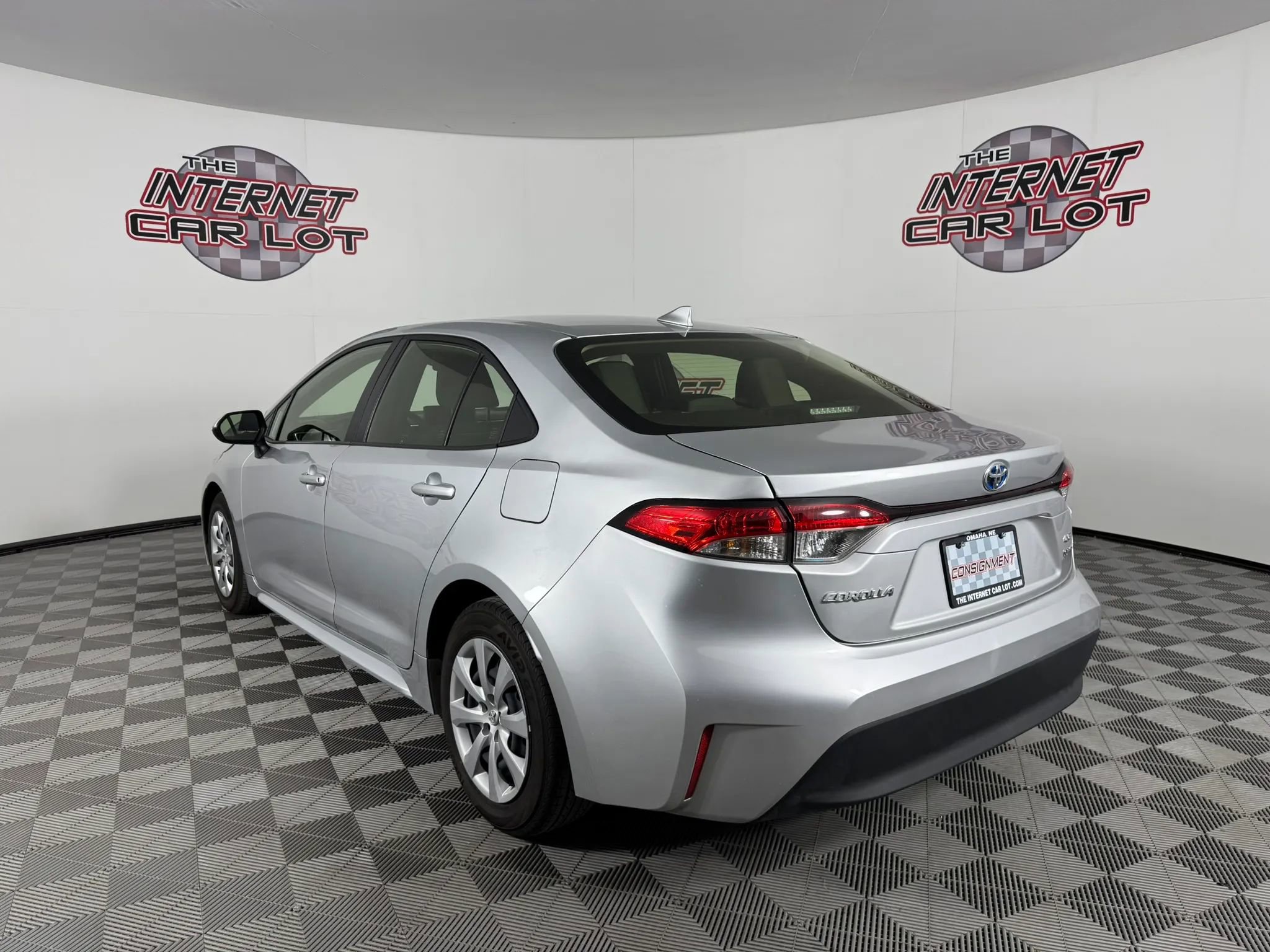 Used 2025 Toyota Corolla LE FWD image 5