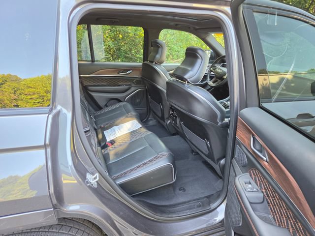 Used 2025 Jeep Grand Cherokee Summit w/ Obsidian Package AWD/4WD image 31