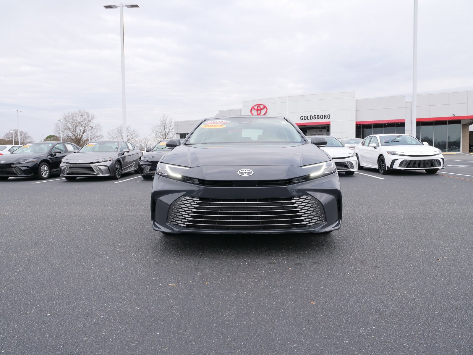 Used 2025 Toyota Camry XLE image 9