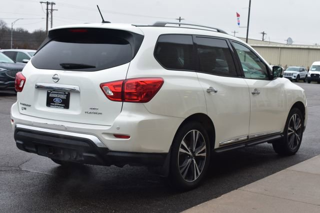 Used 2017 Nissan Pathfinder Platinum w/ Family Entertainment Package image 10