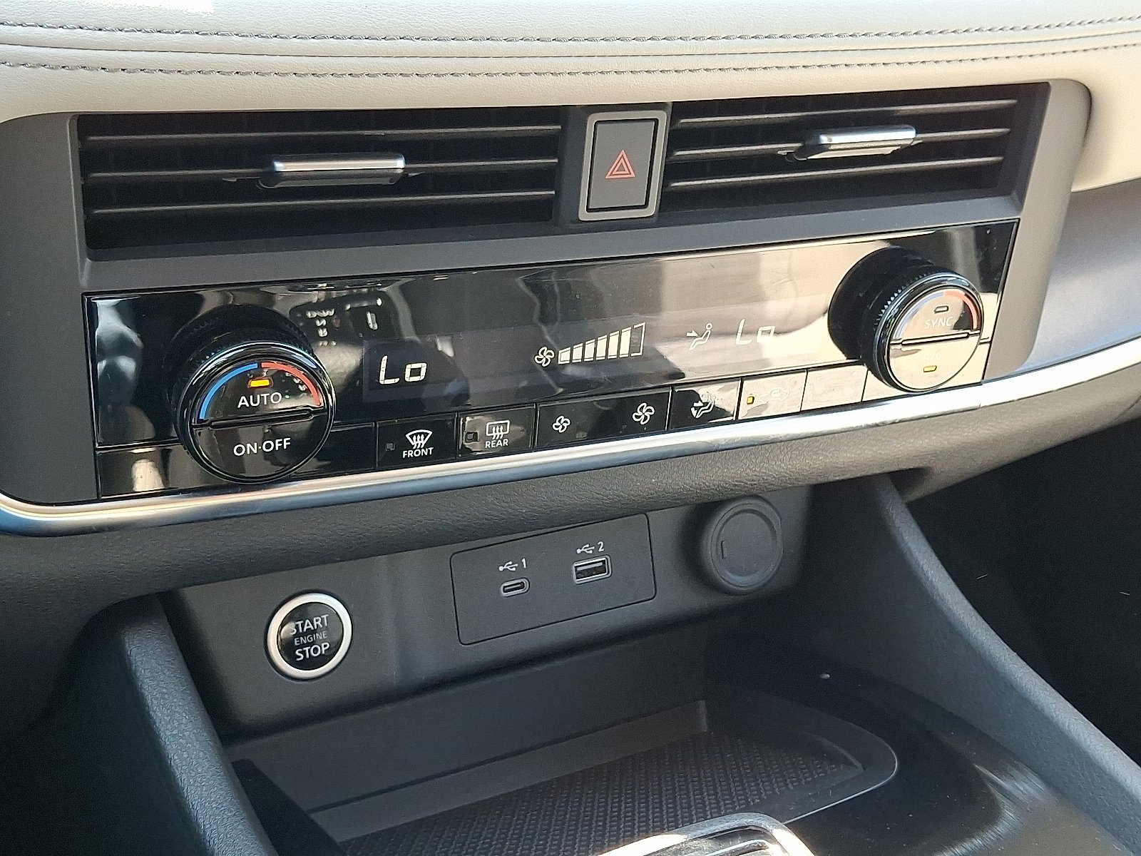 Used 2023 Nissan Rogue SV AWD/4WD image 18