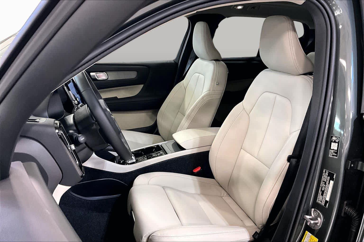 New 2026 Volvo XC40 B5 Ultra w/ Protection Package Premier AWD/4WD image 13