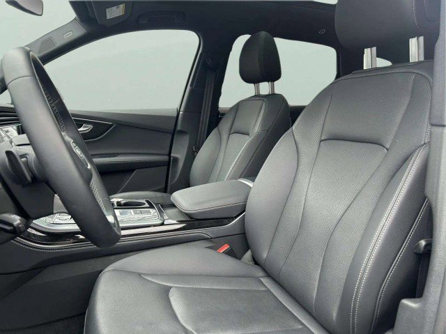 Certified 2025 Audi Q7 3.0T Premium Plus image 18