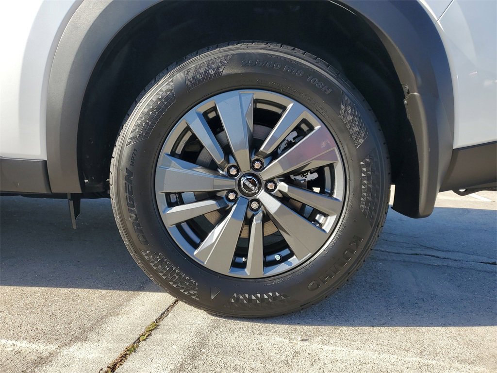 New 2025 Nissan Pathfinder SV image 5