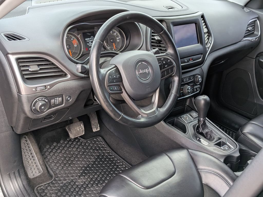 Used 2020 Jeep Cherokee Latitude Plus w/ Cold Weather Group image 11