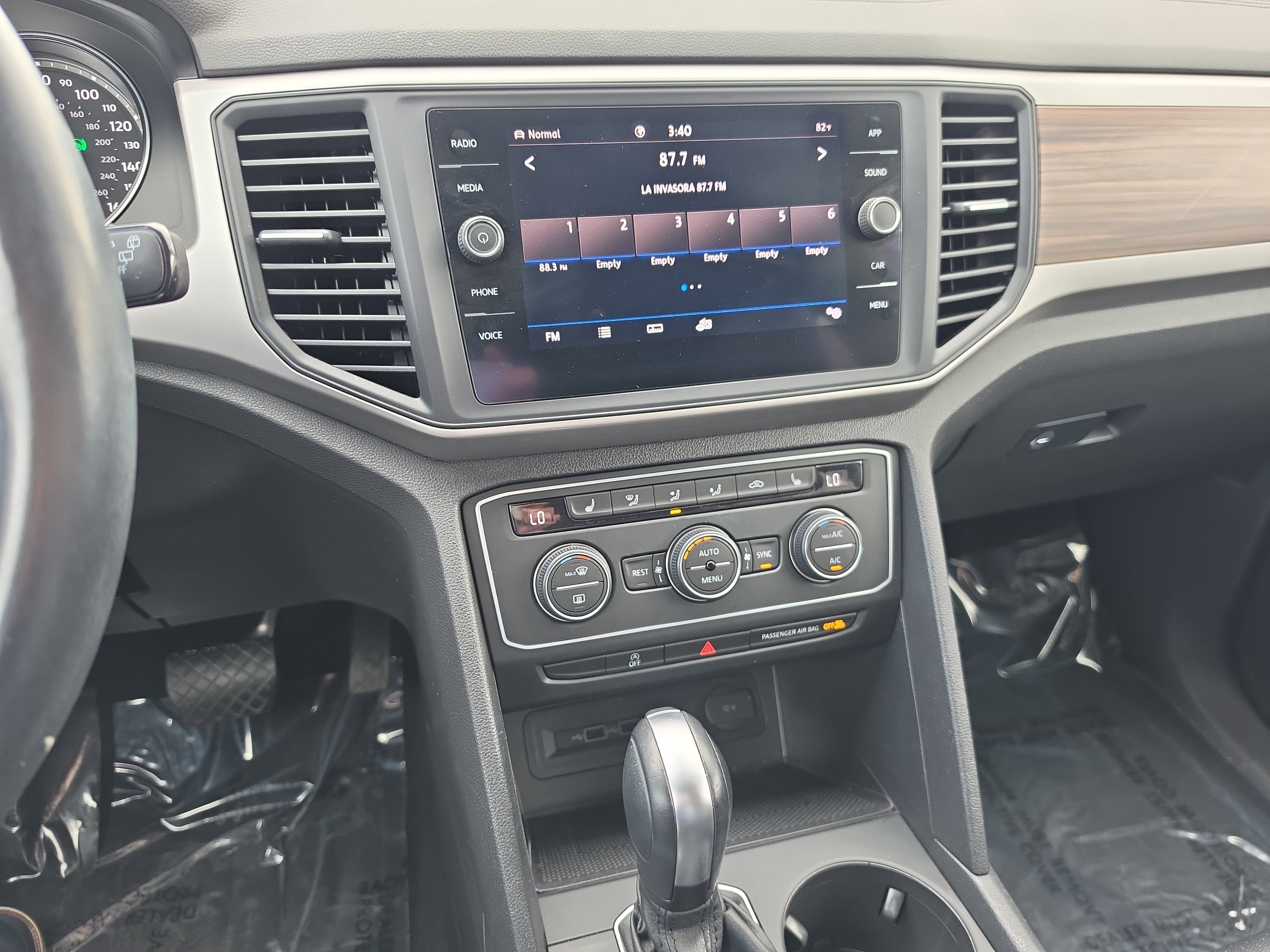 Used 2021 Volkswagen Atlas SE image 17