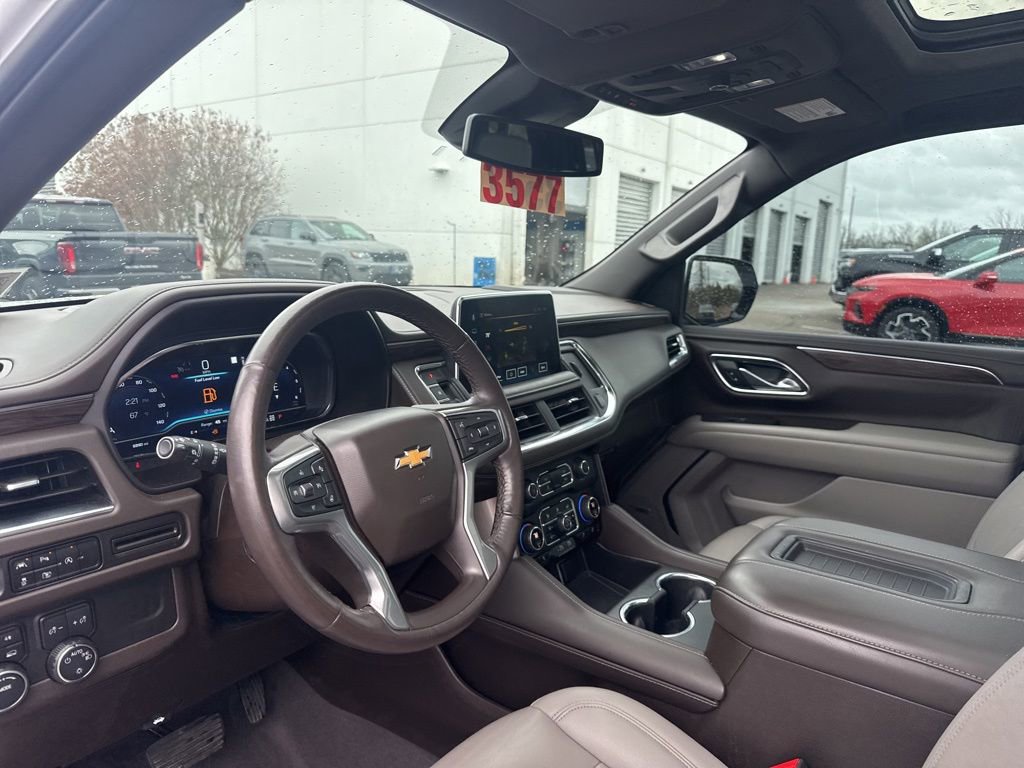 Used 2023 Chevrolet Suburban LT w/ Luxury Package image 17