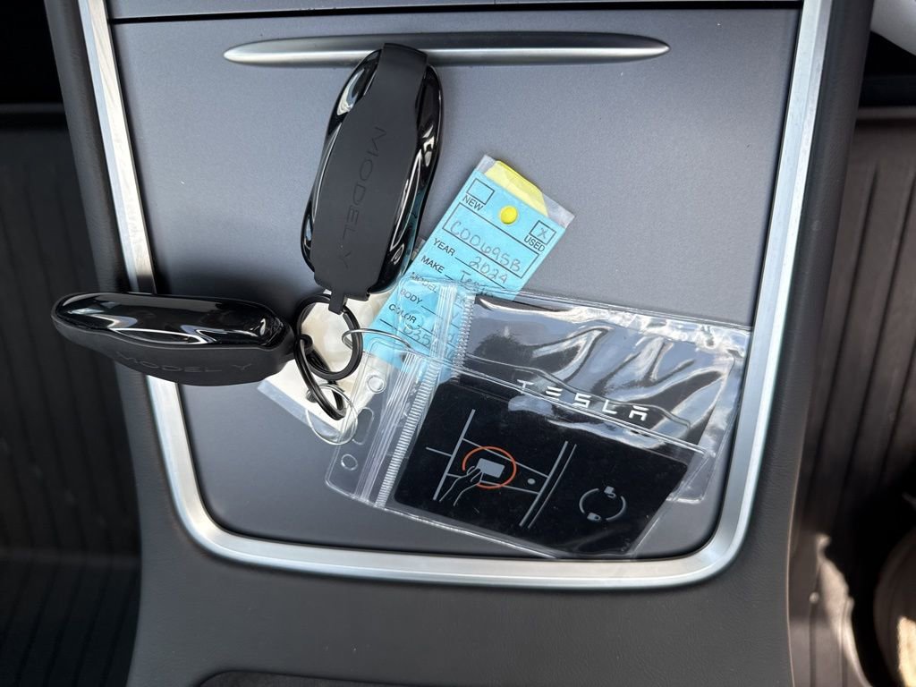Used 2024 Tesla Model Y Long Range image 38