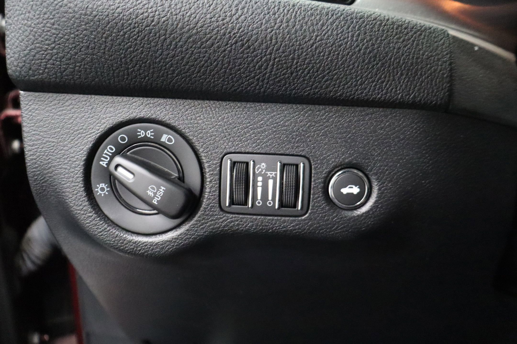 Used 2022 Dodge Challenger R/T w/ Performance Handling Group RWD image 17