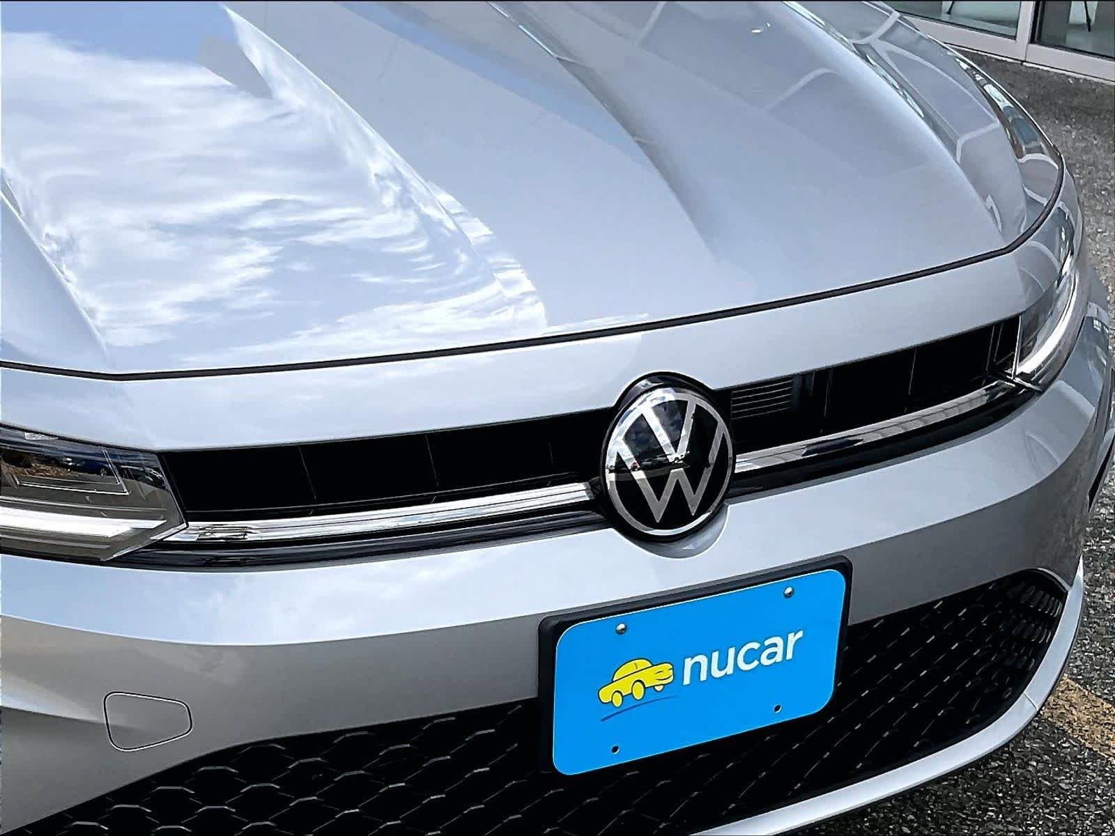 Used 2025 Volkswagen Jetta SE FWD image 32