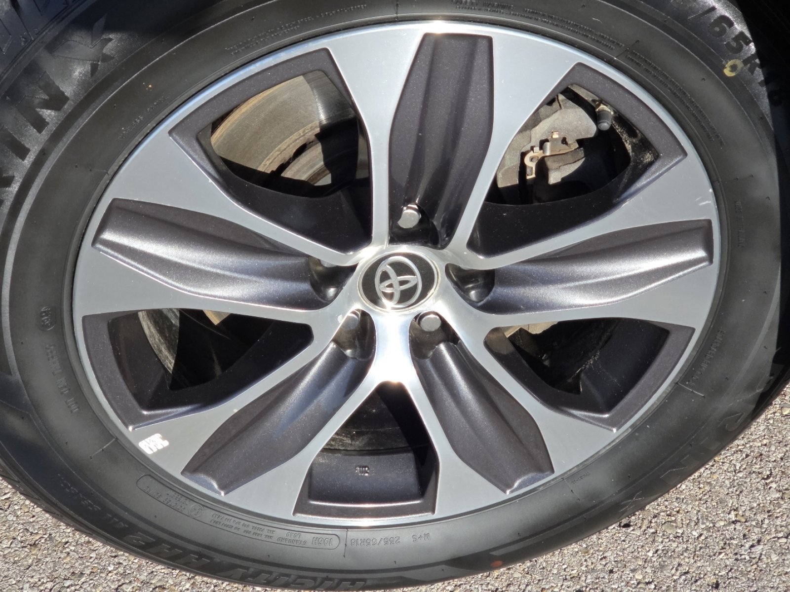 Used 2021 Toyota Highlander XLE image 10