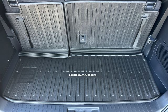 Used 2023 Toyota Highlander XSE image 18
