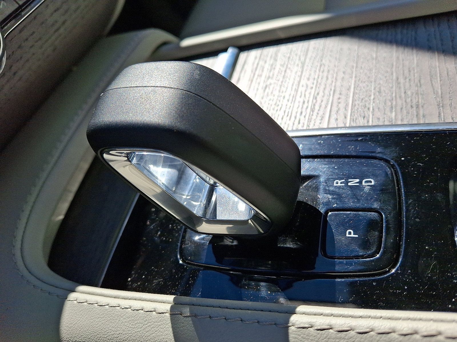 Used 2024 Volvo XC90 T8 Plus w/ Protection Package Premier image 16