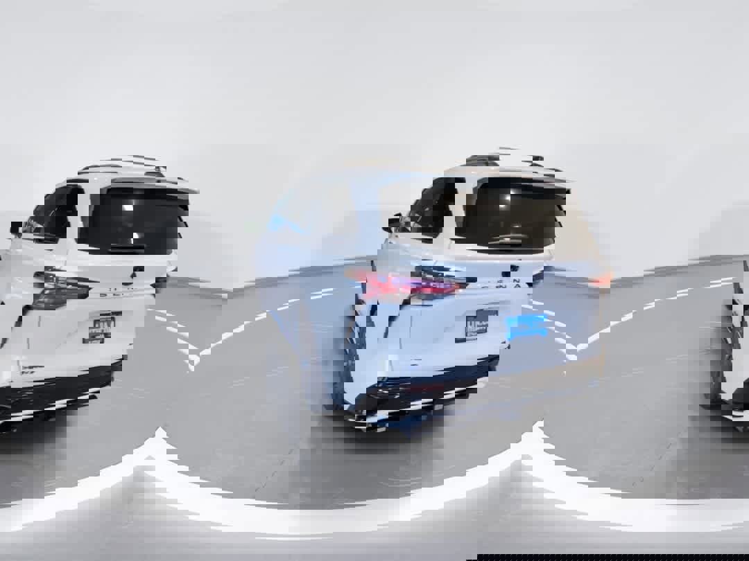 Used 2025 Toyota Sienna XSE w/ XSE Premium Package image 7