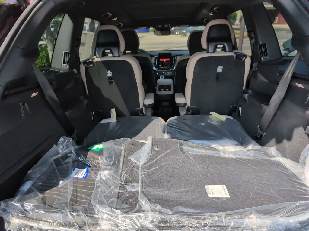 New 2026 Volvo XC90 B5 Plus w/ Protection Package Premier AWD/4WD image 16