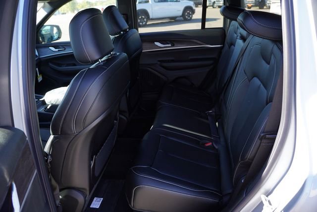 New 2025 Jeep Grand Cherokee Limited w/ Trailer Tow Package image 11