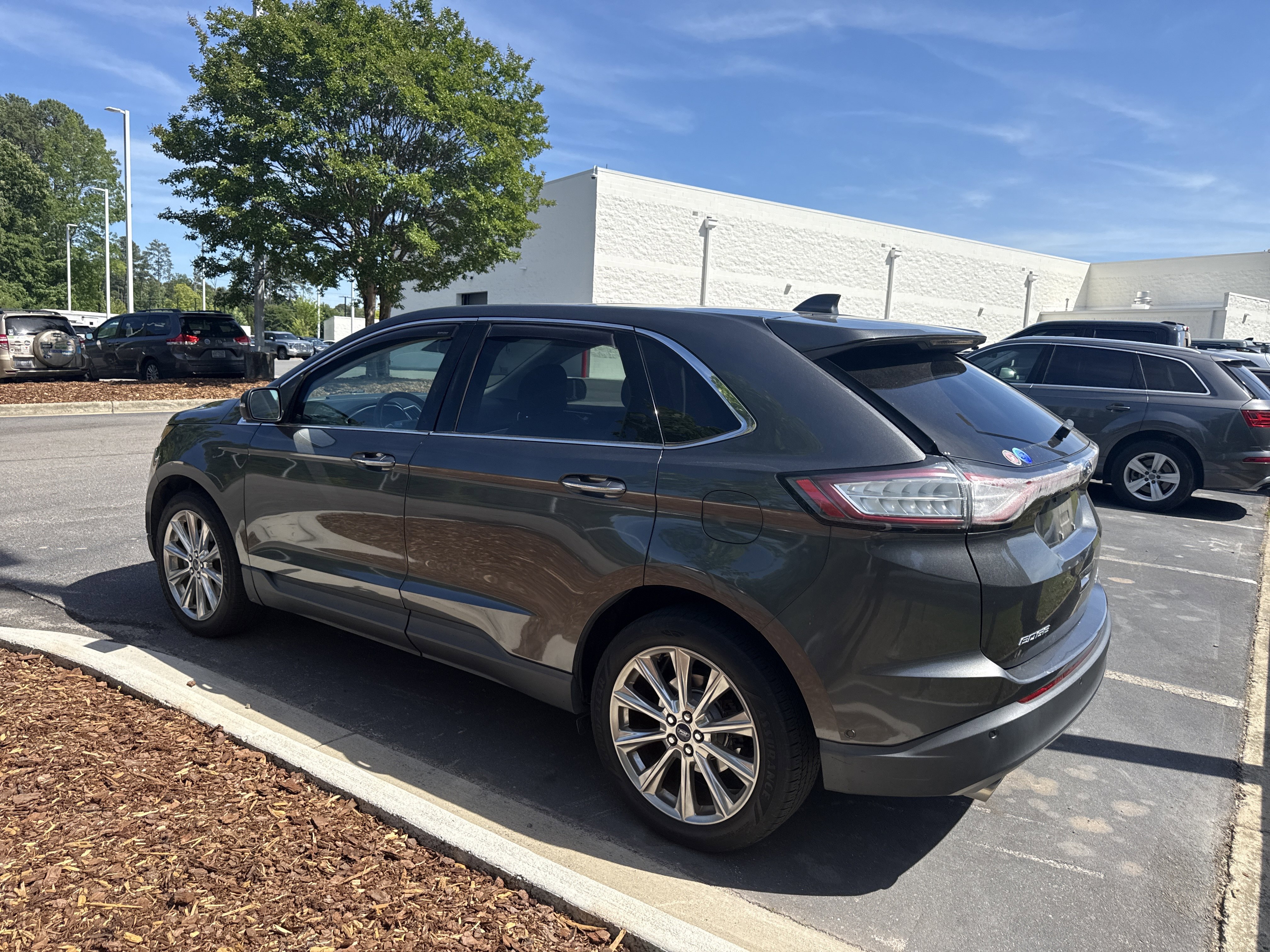 Used 2018 Ford Edge Titanium w/ Equipment Group 302A AWD/4WD image 10