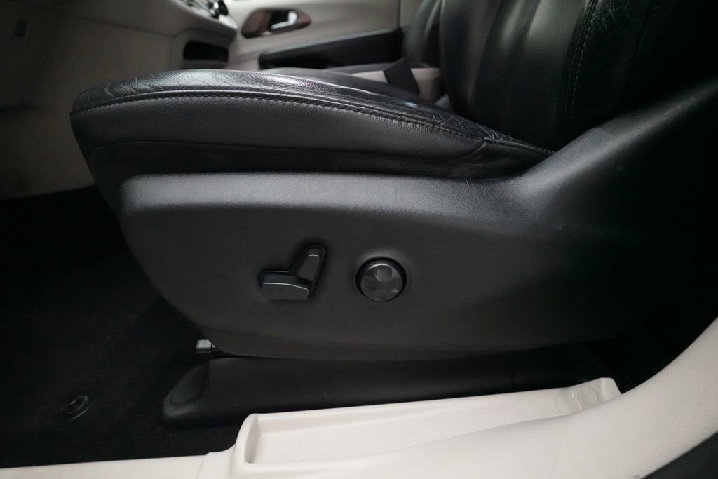 Used 2018 Chrysler Pacifica Touring-L w/ Premium Audio Group image 30