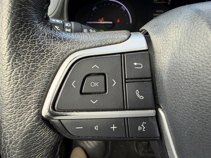 Used 2021 Toyota Sienna XLE w/ XLE Plus Package FWD image 25