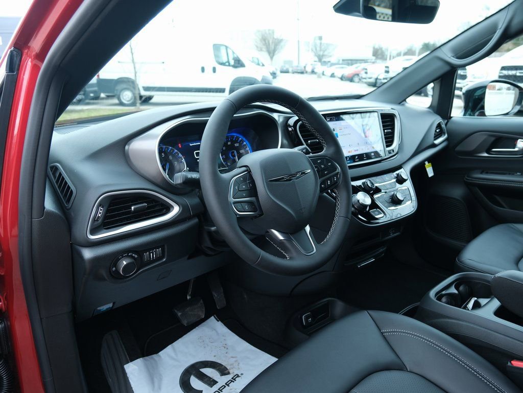 New 2026 Chrysler Voyager LX FWD image 4