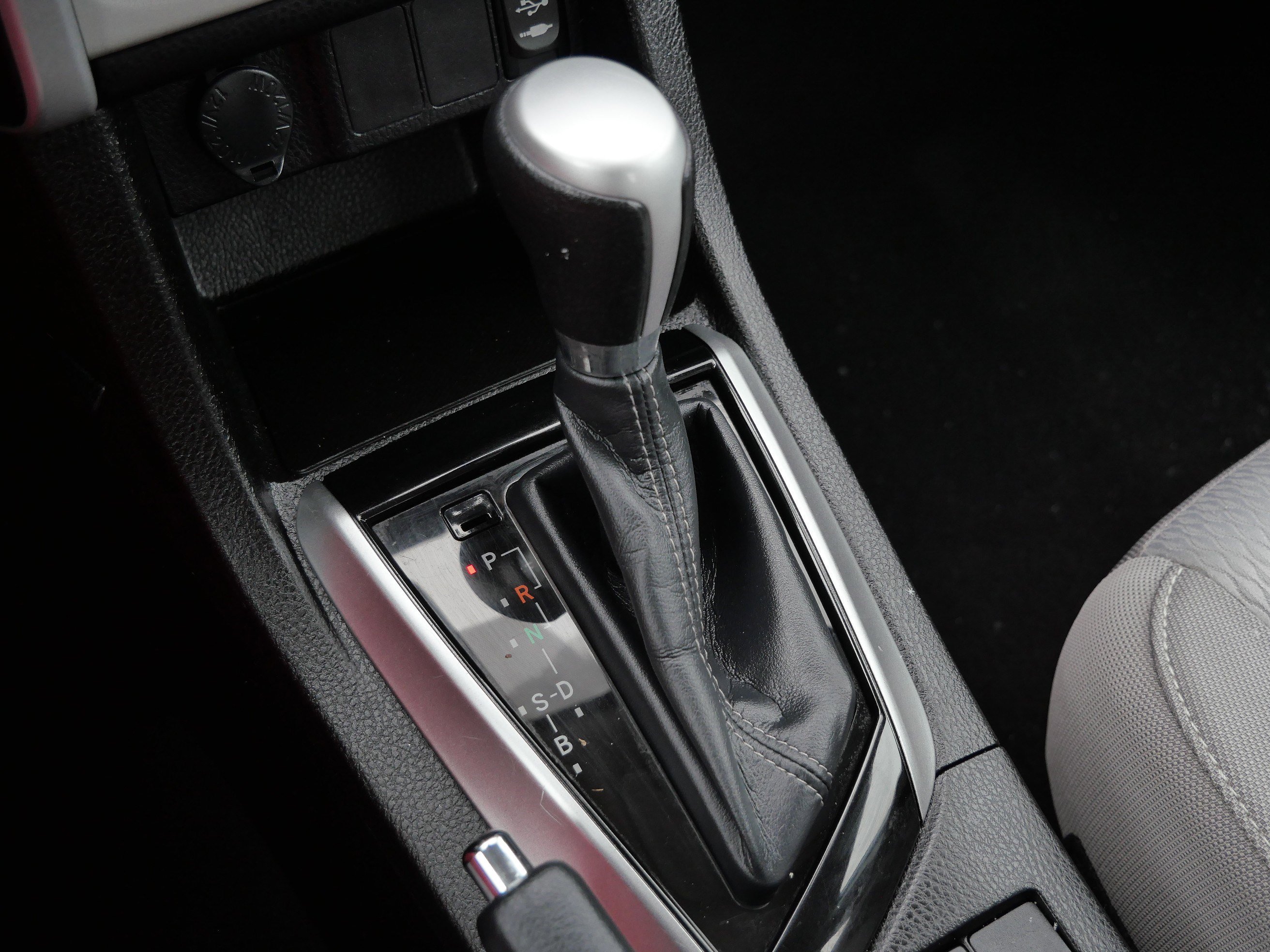 Used 2018 Toyota Corolla LE image 25