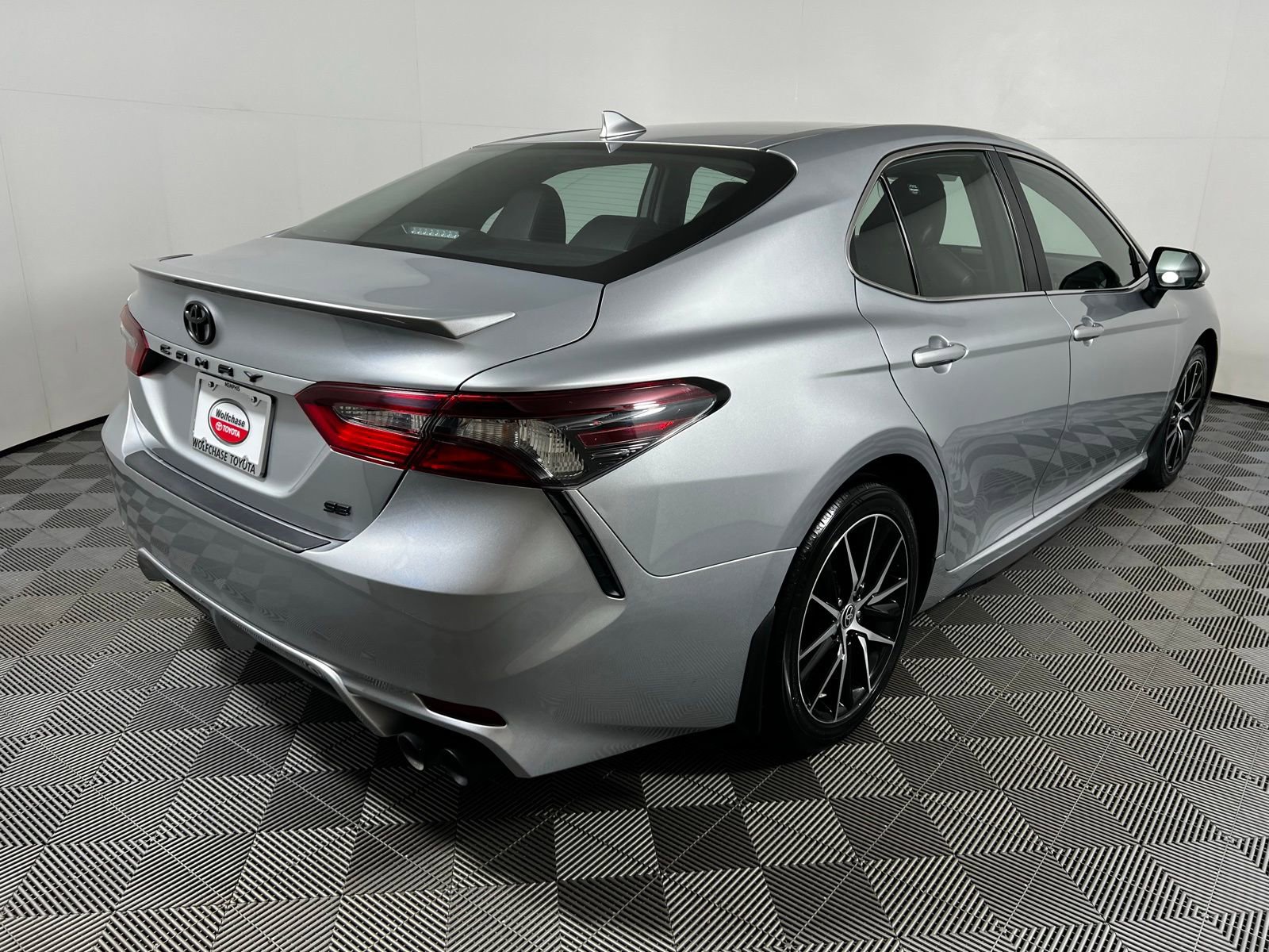 Used 2024 Toyota Camry SE image 5