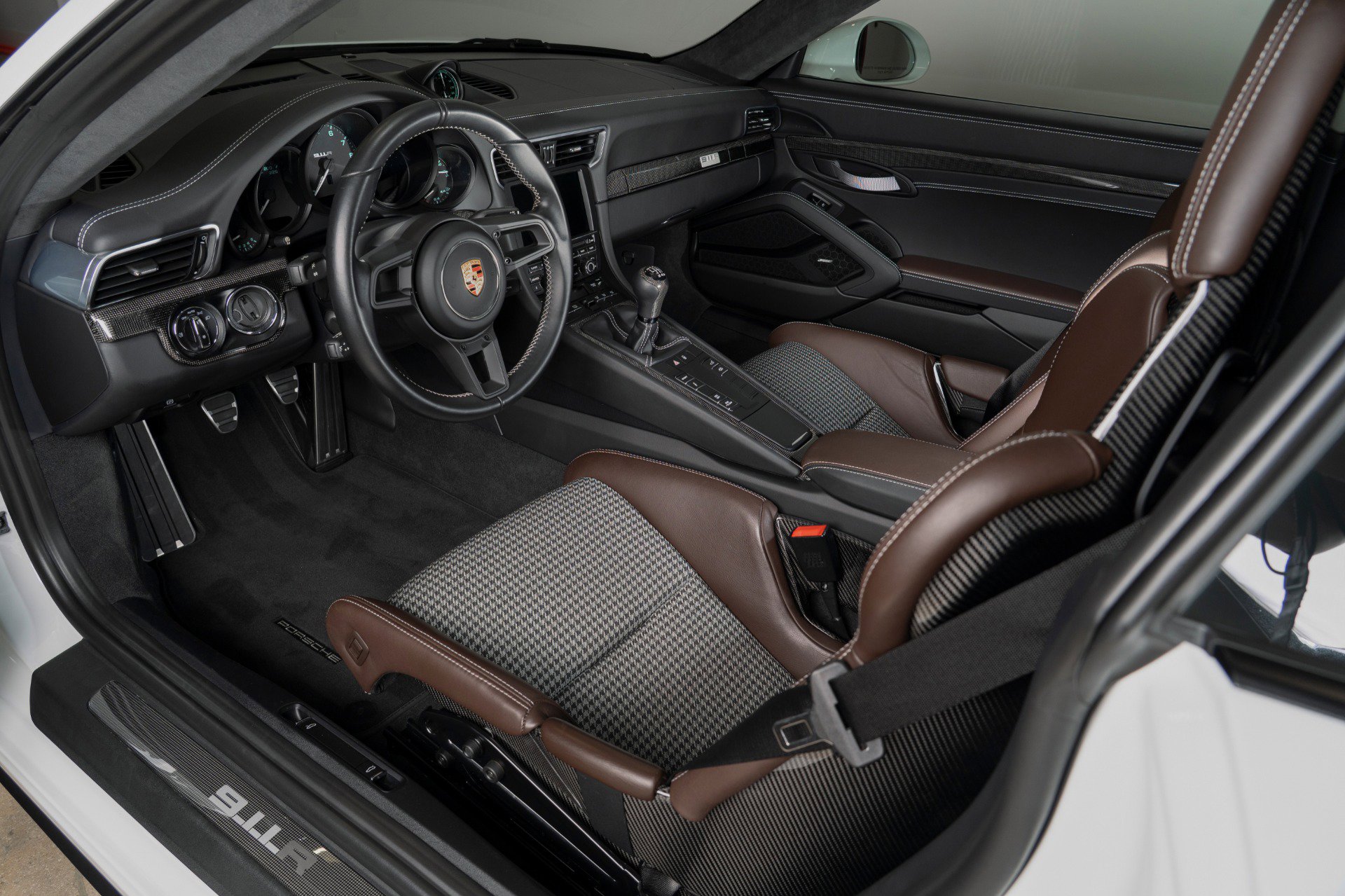 Used 2016 Porsche 911 R image 15