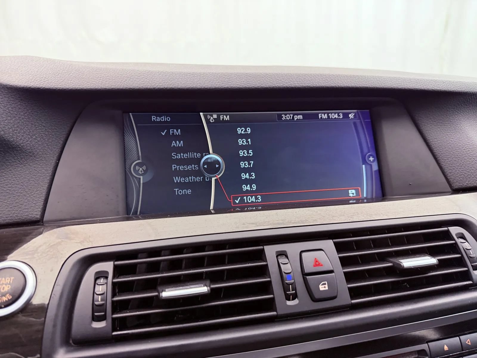 Used 2011 BMW 550i xDrive Sedan AWD/4WD image 26