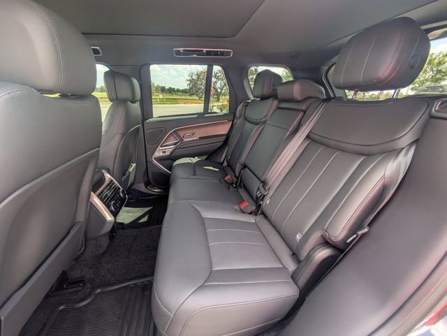 Certified 2025 Land Rover Range Rover SE image 34