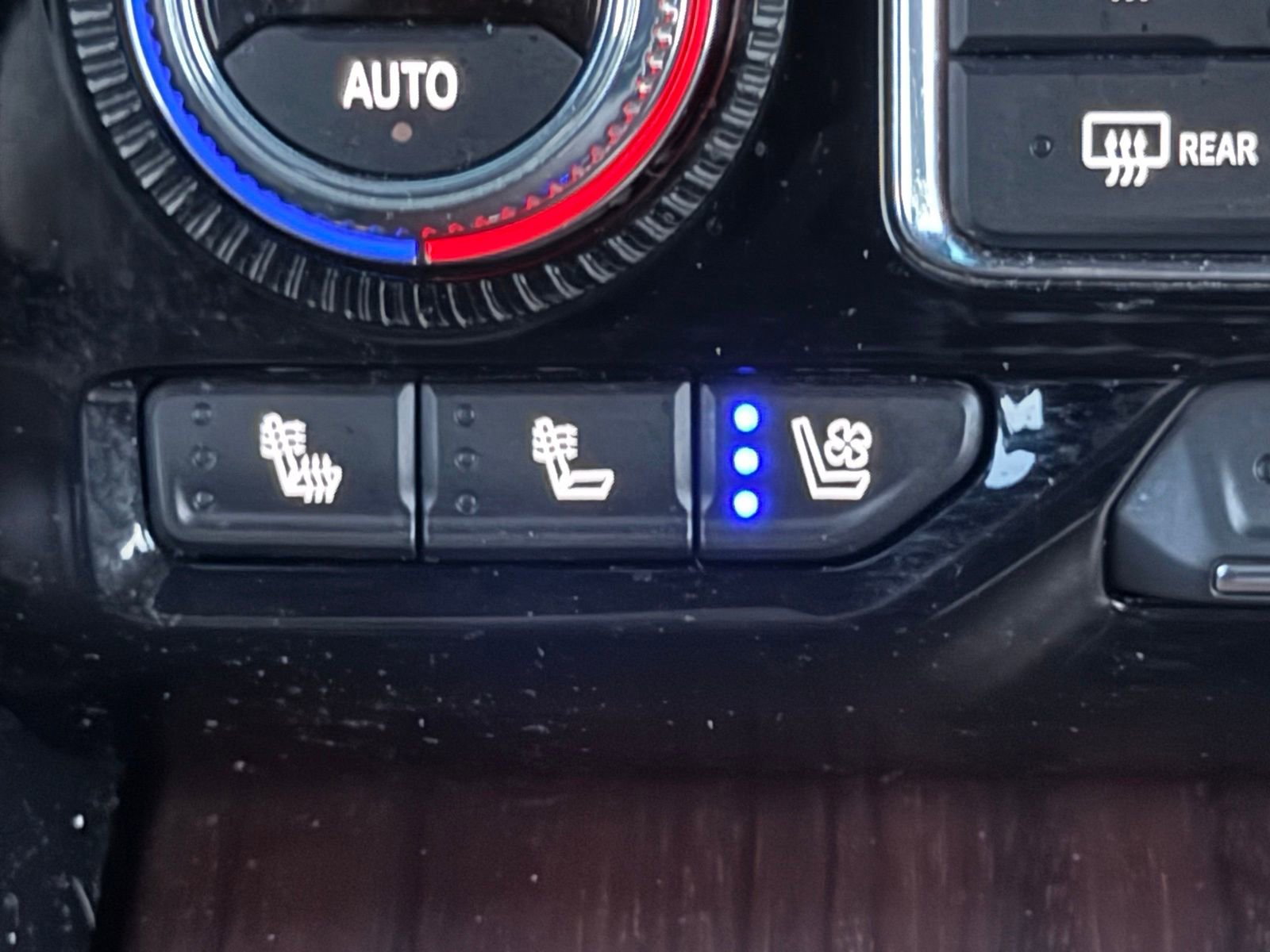 Used 2023 GMC Yukon Denali Ultimate AWD/4WD image 30