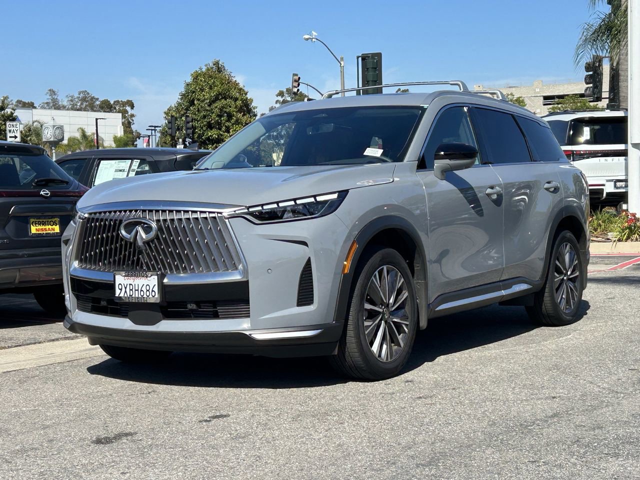 Certified 2026 INFINITI QX60 Luxe w/ Cargo Package FWD image 2