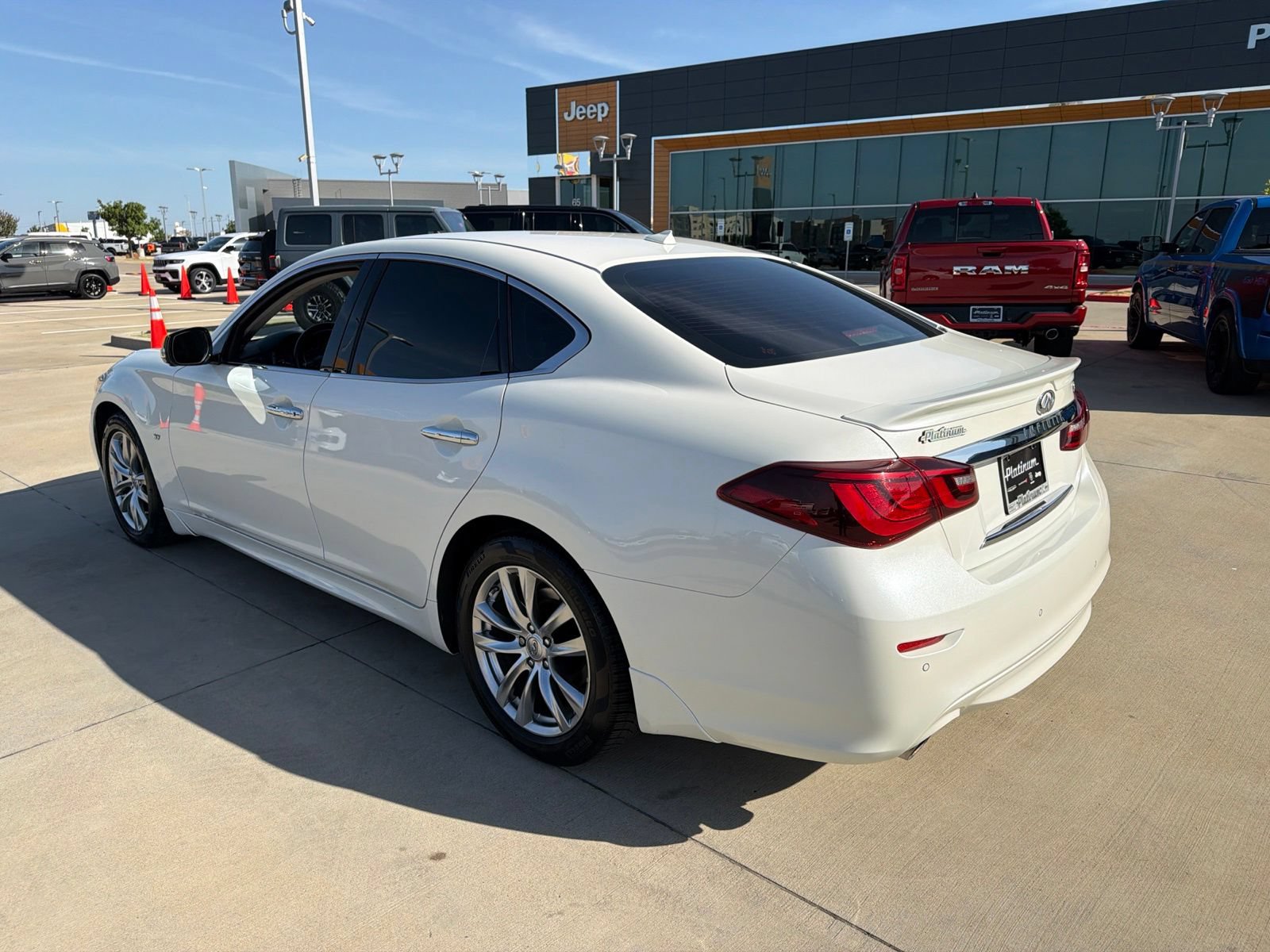 Used 2019 INFINITI Q70 Luxe w/ Proactive Package RWD image 3