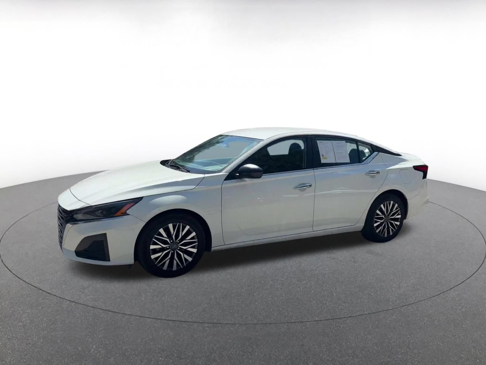 Used 2025 Nissan Altima 2.5 SV FWD image 6
