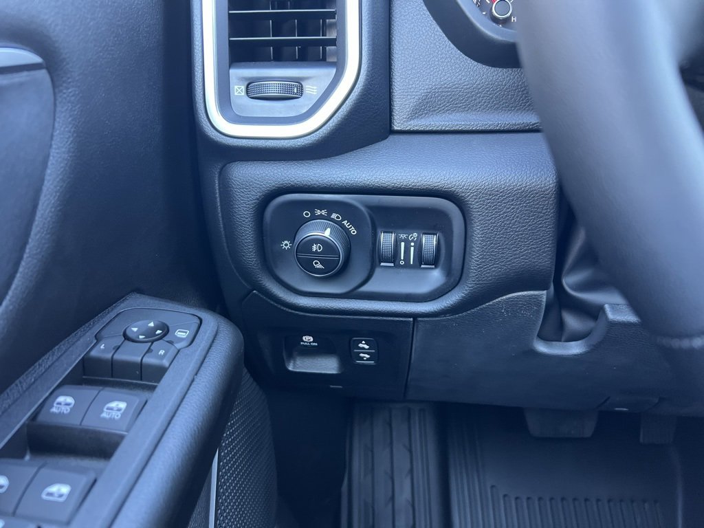 New 2026 RAM 1500 4x4 Crew Cab image 13