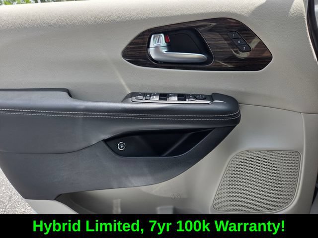 Used 2023 Chrysler Pacifica Limited FWD image 21