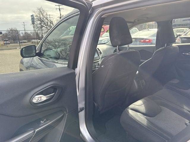 Used 2014 Jeep Cherokee Latitude w/ Comfort/Convenience Group FWD image 17