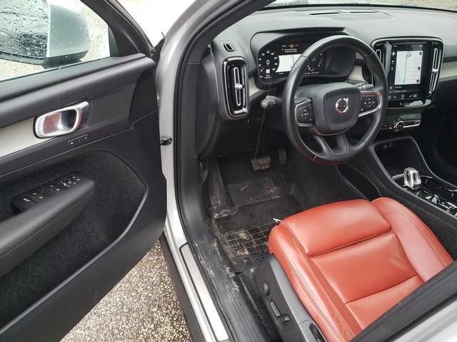 Used 2019 Volvo XC40 T4 Inscription FWD image 11