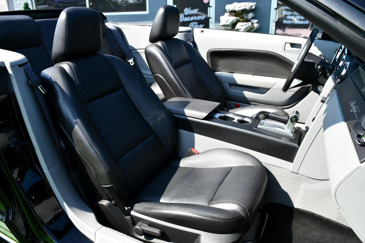 Used 2009 Ford Mustang Convertible image 29