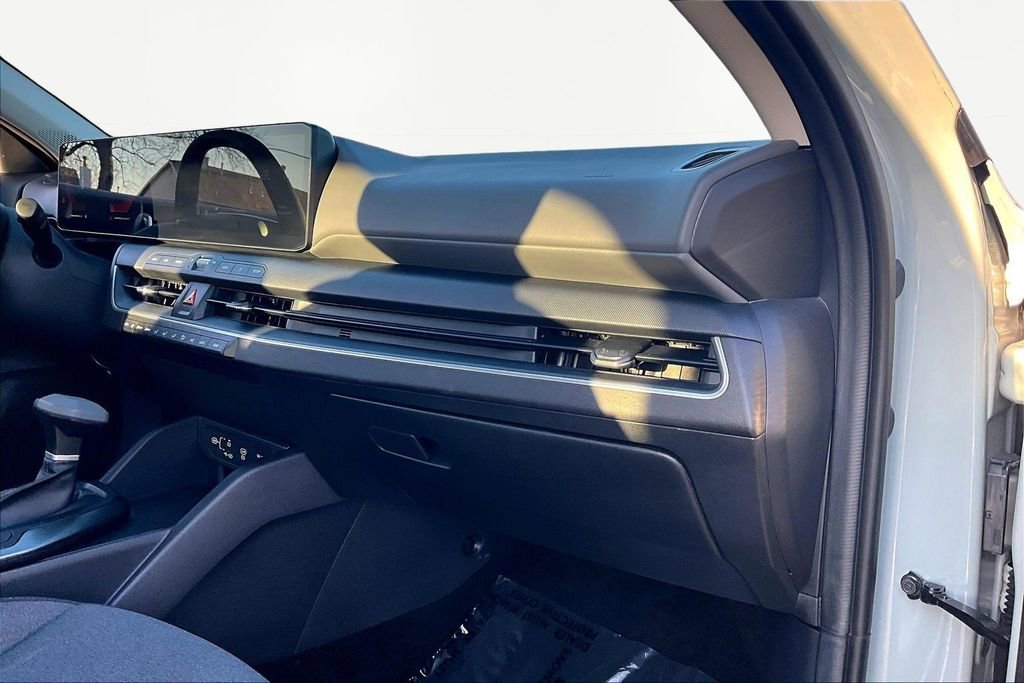 Used 2025 Kia K4 LXS image 17