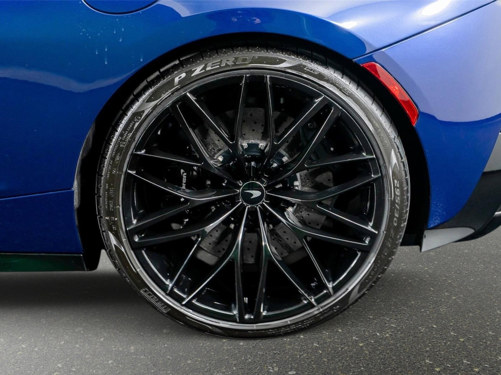 Used 2023 McLaren GT RWD image 18