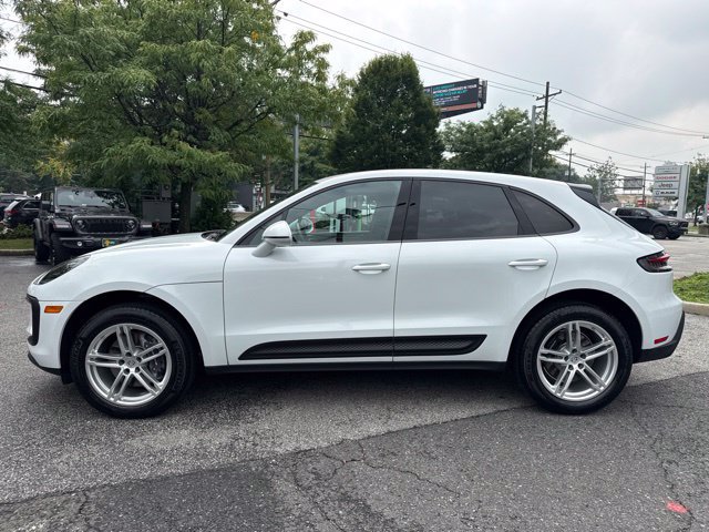 Used 2025 Porsche Macan AWD/4WD image 19
