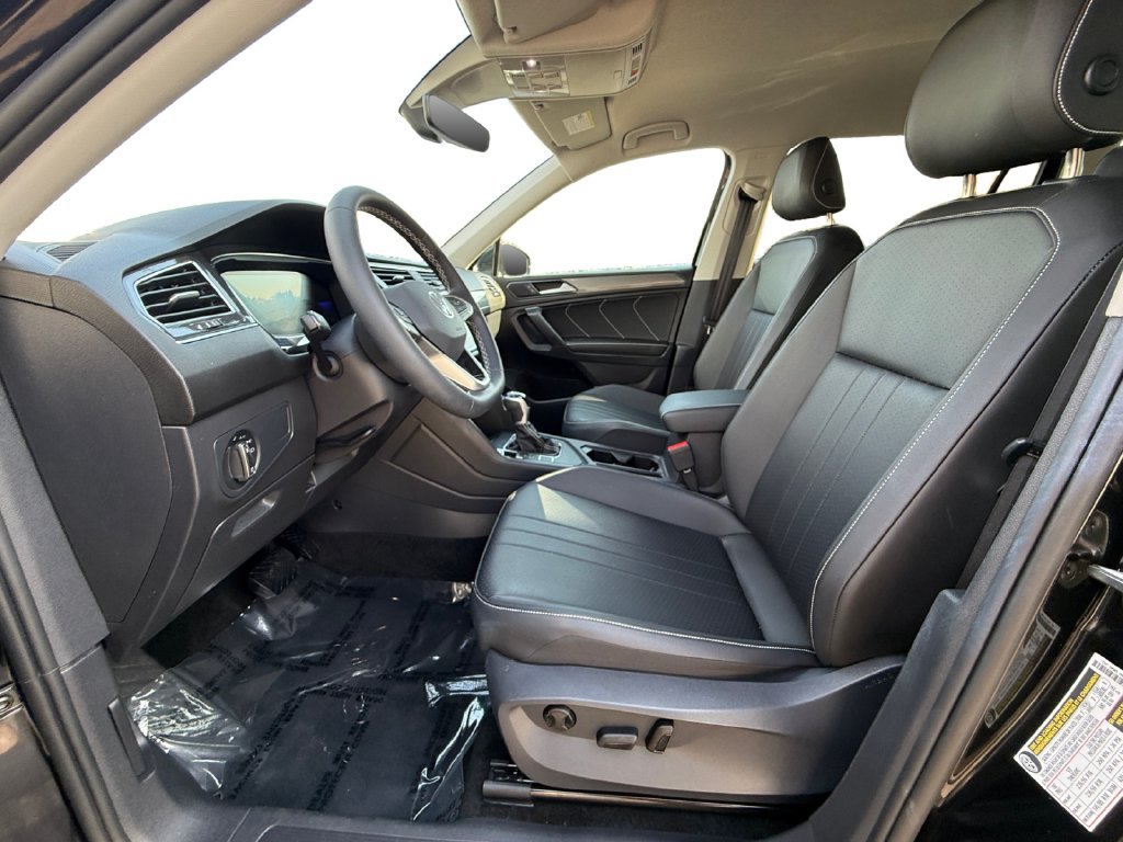 Used 2023 Volkswagen Tiguan SE FWD image 9
