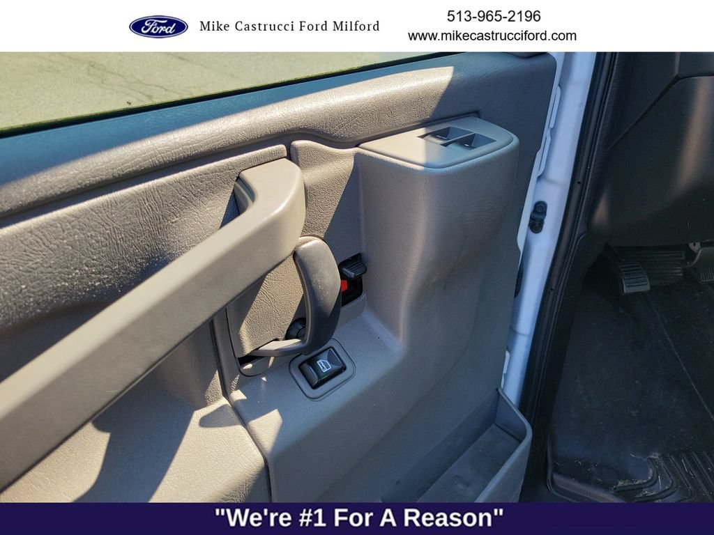 Used 2017 GMC Savana 2500 RWD image 28