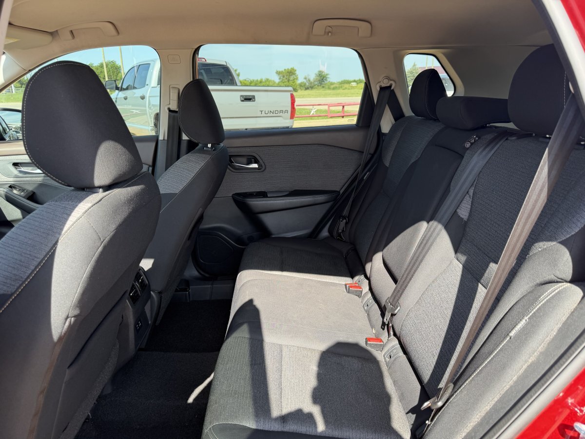 Used 2021 Nissan Rogue SV FWD image 40