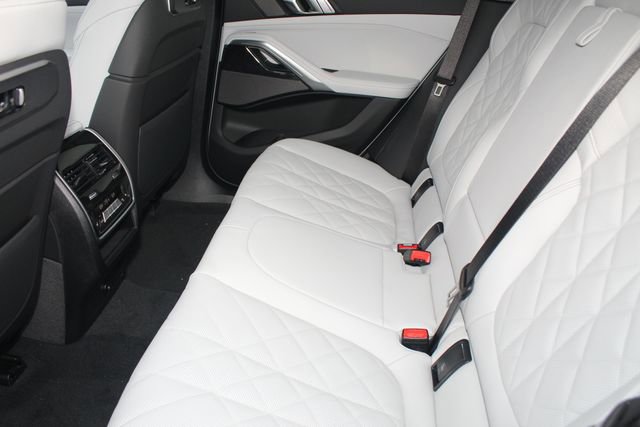 New 2026 BMW X6 xDrive40i w/ Climate Comfort Package image 22